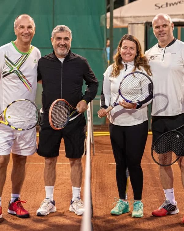 Echipe la fileu — Tenis pentru Fapte Bune